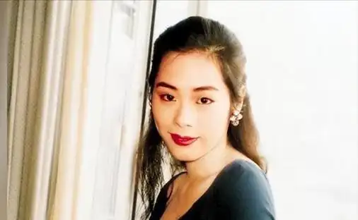 她曾比肩王菲,与和尚未婚生子后被抛弃,如今58岁被人遗忘|记者|关淑怡