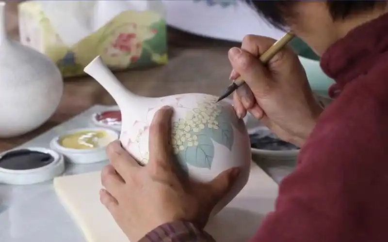 【陶瓷装饰彩绘】4.2.11作品创作—创作流程(11)