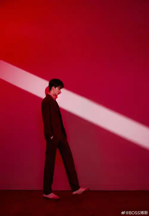 boss新春品牌大使@陈立农身着#boss臻品系列#2024早