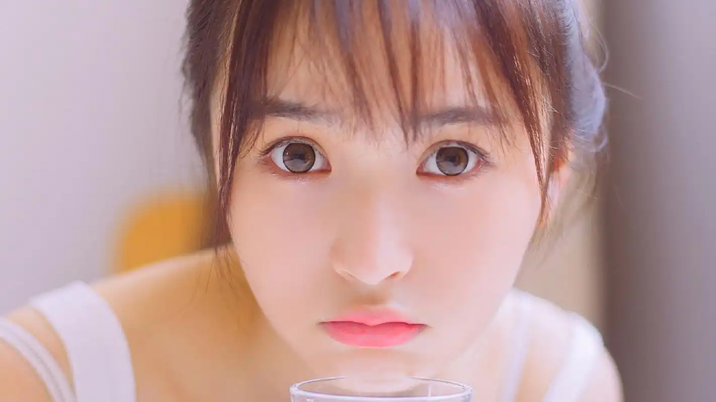 清纯养眼治愈系美女居家写真桌面壁纸高清大图预览1920x1080_美女壁纸