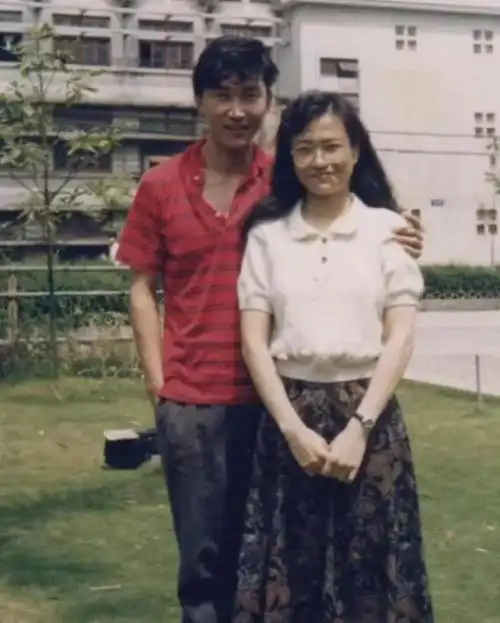 演员赵燕国彰:演张世豪闻名,娶了瑞典老婆,活成绝世好男人