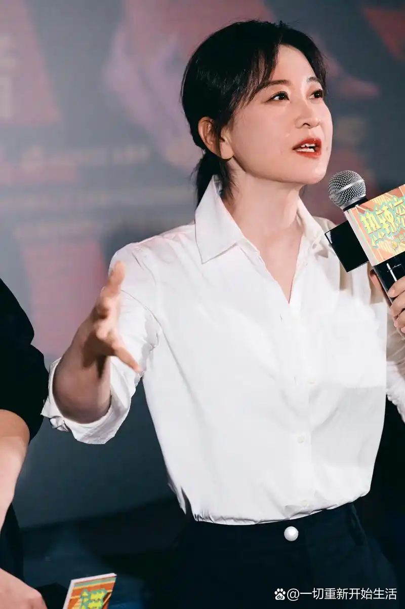 贾玲减肥100斤,太牛了!看到她瘦下来的照片,我真的震惊了!