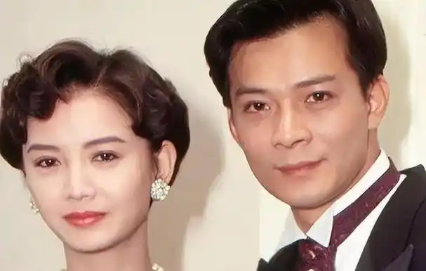 黄日华,经历了两次恋情后,终于开始领悟到梁洁华心中的忧虑.