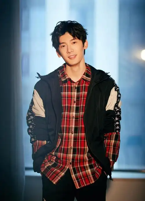 我看到刘芮麟一直在想,为什么他也来参加节目,结.