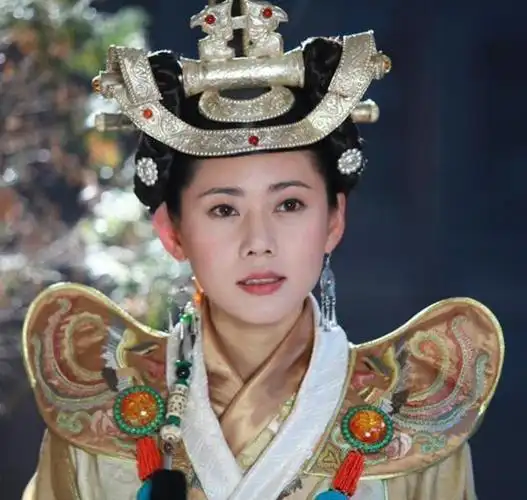 秋瓷炫饰演的阿勒邱,民族史诗大剧《木府风云》中的女主角[1].