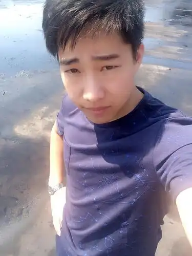 算比较真实的生活照了.