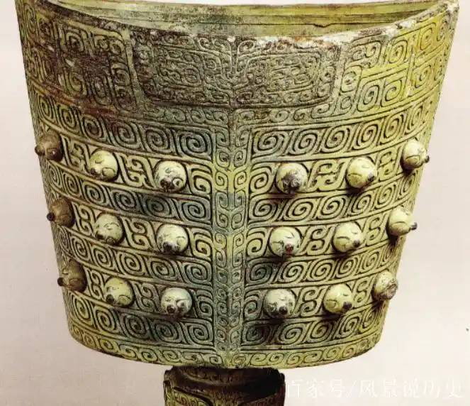 云雷纹,是商周青铜器上最为常见的一种纹饰