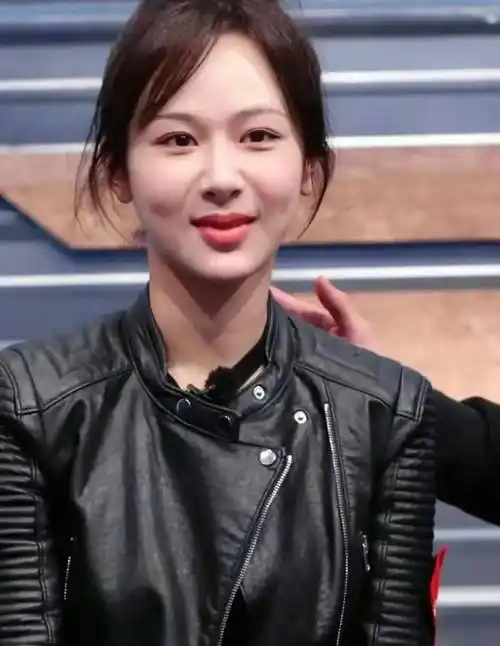 杨紫的活动生图太"圈粉"了,没有美颜,p图,美得很真实_显得_身材_女孩