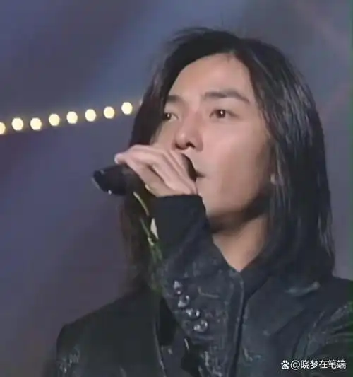 郑伊健是如何做到留着长发,又帅又阳刚?问题是甜甜的微笑又不娘