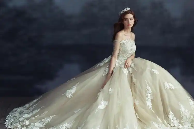 解析三亚婚纱摄影在当下最受欢迎的婚纱照都有哪些拍摄风格