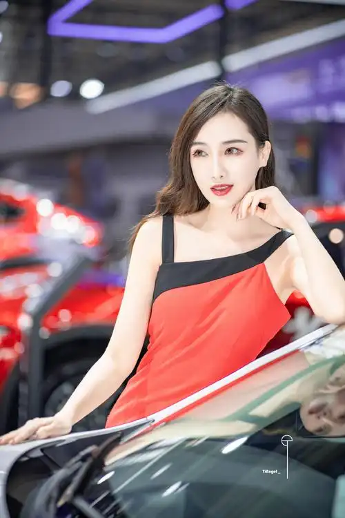 宁波车展车模美女性感迷人写真图片