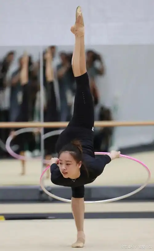 舞蹈中正确下腰的技巧与要点