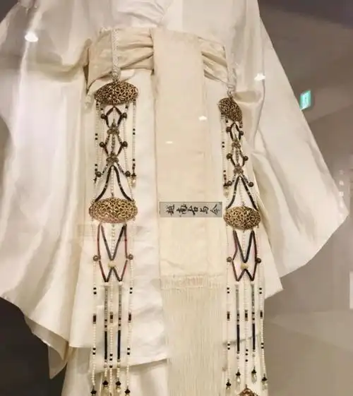 明治维新前日本天皇登基大典需身穿冕服,代表天子圣人治理天下