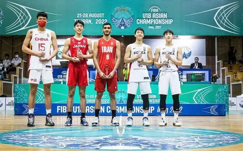 篮坛喜讯17岁天才打广东砍20分17板6帽身高2米18周琦好帮手