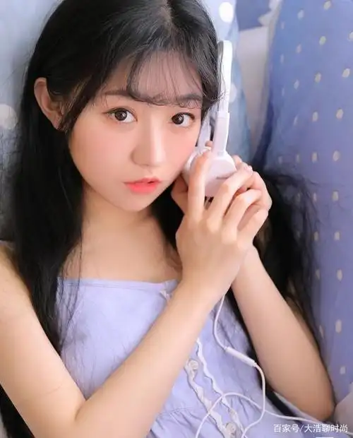 组图:简约设计的连衣裙,清新可爱的小淑女,完美结合凸显中国风