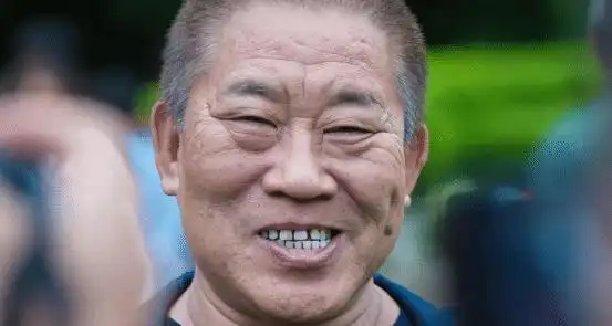 丑星杜旭东7岁摔歪嘴27岁骗美娇妻如今成人生赢家