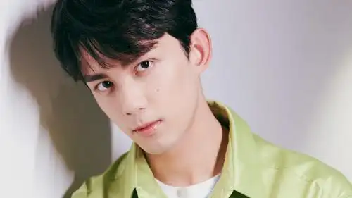 吴磊夏日小清新帅气写真,大陆明星-回车桌面