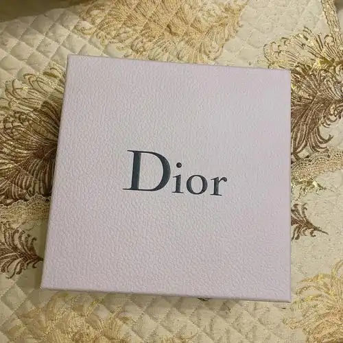 真的好喜欢赠品口红的包装 留下了#dior口红  #开