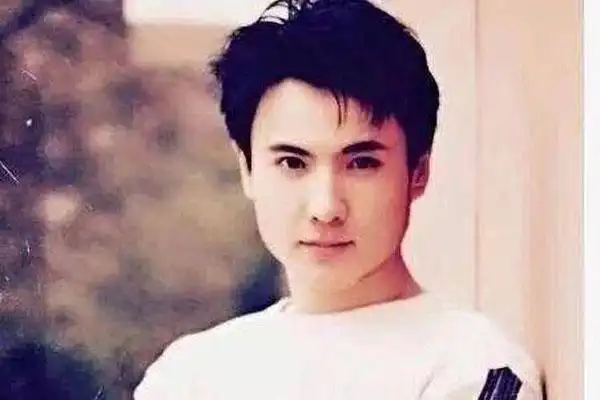 沈腾之前是校草他年轻时候的颜值超级高