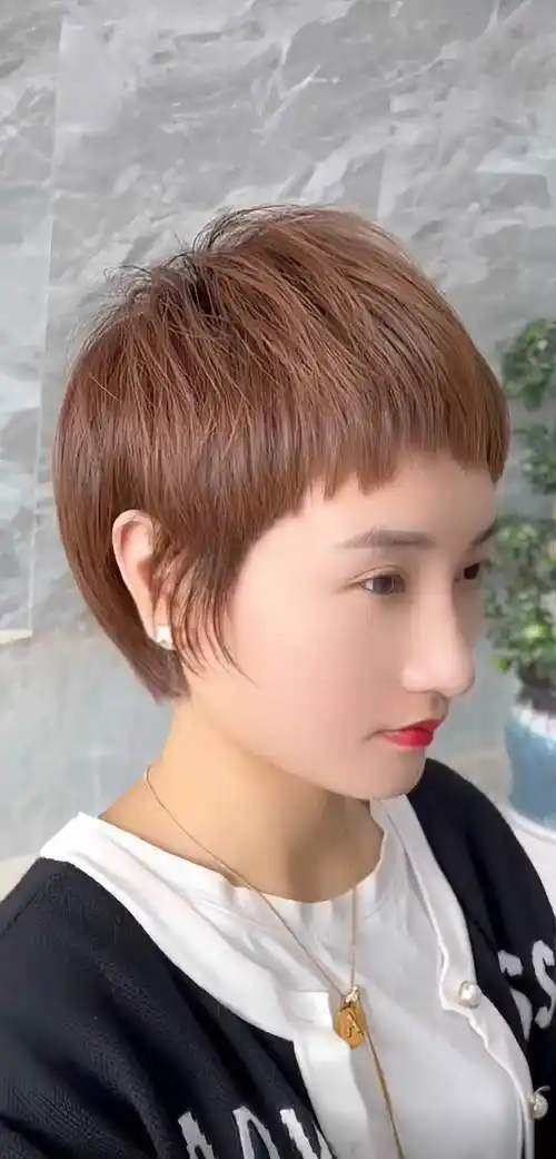 挂耳短发:时尚新宠,颜值加分利器