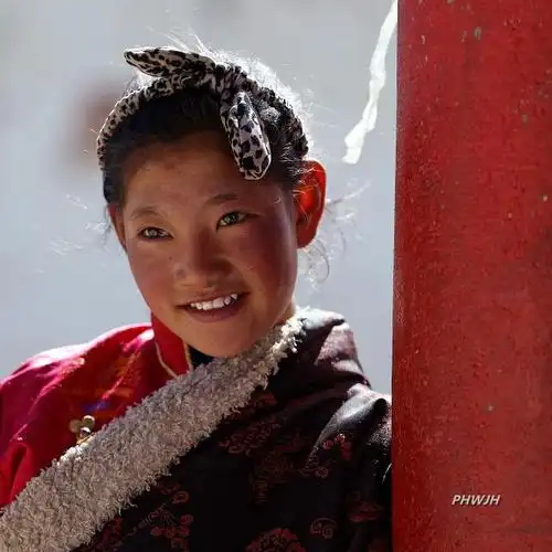 亚青寺的小美女