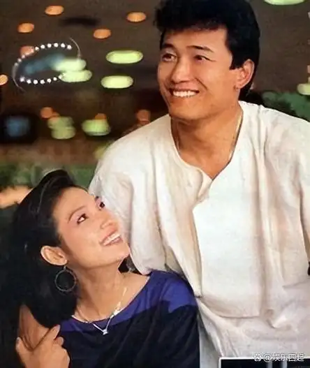 戚美珍是苗侨伟的妻子,两人是因合作拍摄一部电视剧而结识的.