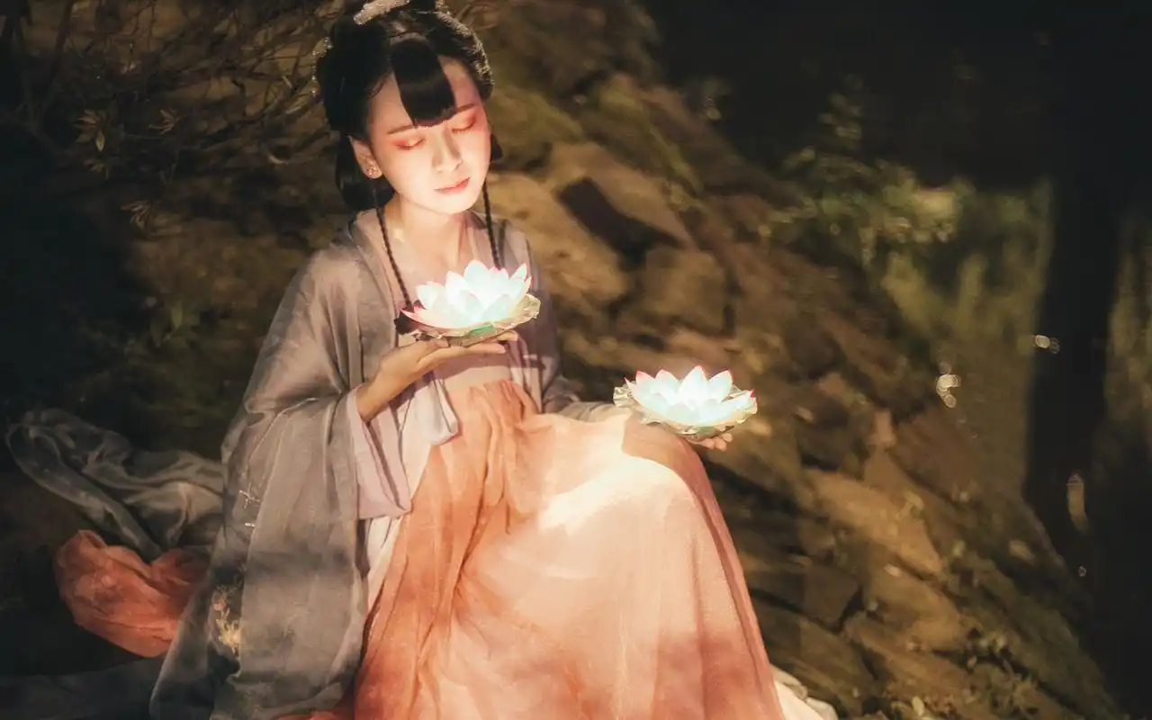 汉服美女唯美诗意古风写真图片桌面壁纸高清大图预览2560x1600_美女壁