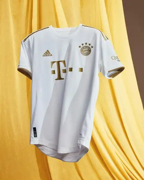 拜仁慕尼黑202223赛季客场球衣