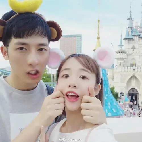 刘阳阿沁@kakakaoo- 头像 女头 图源微博 侵权删 @中二体质