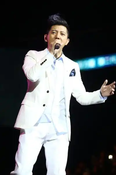 主题:羽泉上海演唱会收官 18日北京感恩再聚