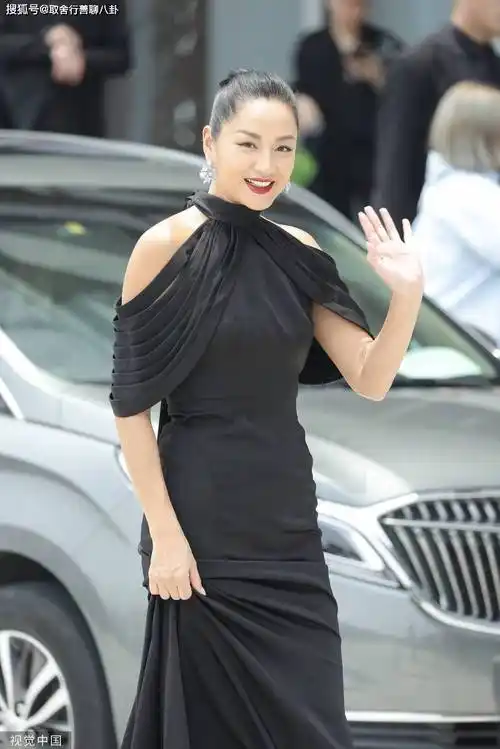 瞿颖25岁到45岁被3个男人辜负,身穿黑色礼服,气场十足_网友_照片_电影