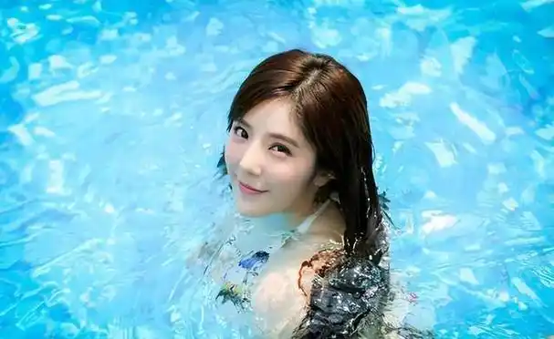 为了把衣服穿上,赵奕欢主动解约赔付3500万:这一次,谁敢笑她?