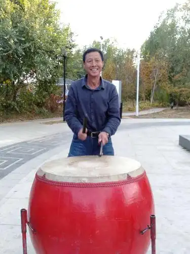 敲起鼓镲庆盛世