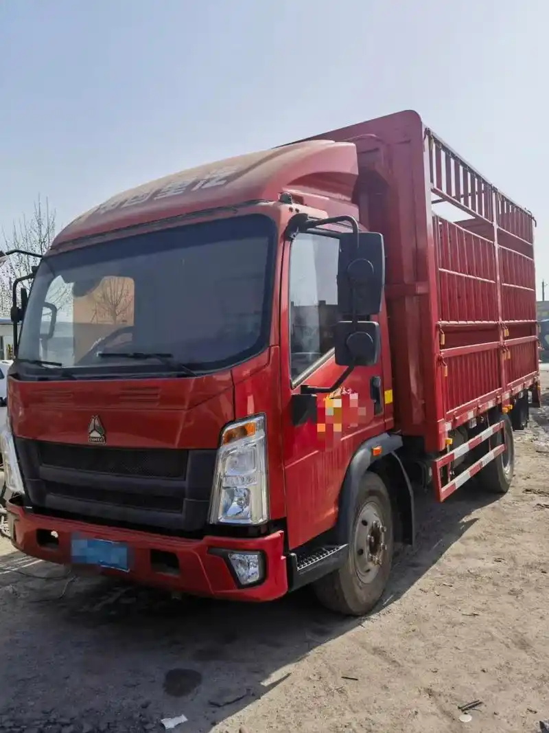 出售:20年4月豪沃4.2米高栏自卸,160马力,8档825轮胎,车况精品.