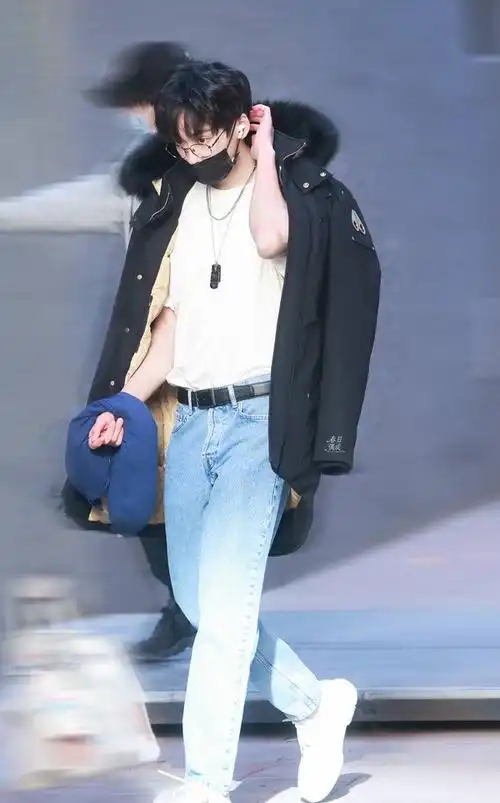 余景天,男的 删除 赞回应 来自 豆瓣app