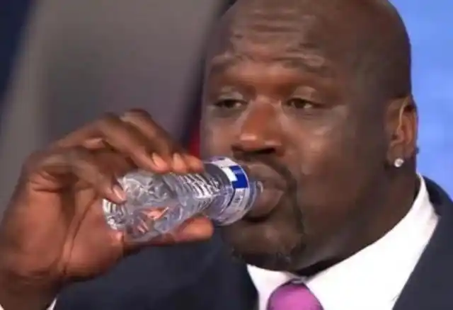 姚明喝水像迷你版,奥尼尔喝水像口服液,伊巴卡:都是弟弟