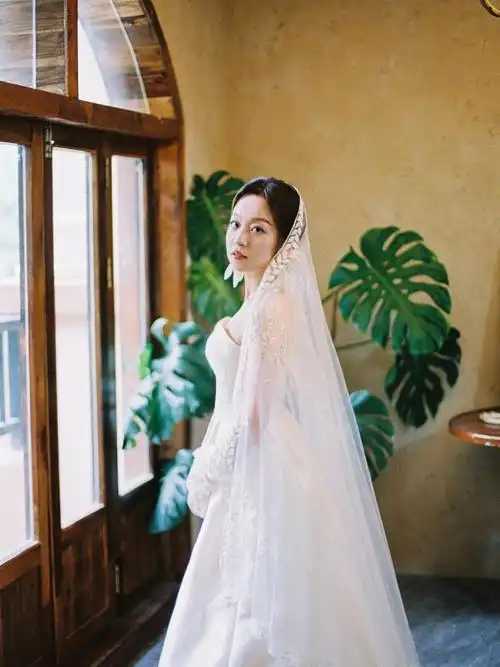 一个人的婚纱照