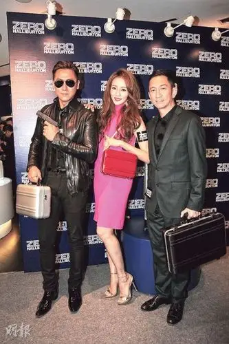 吴启华还没签纸离婚计划女儿深圳读书