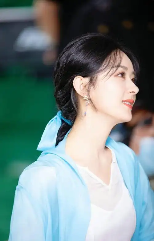 赵丽颖的笑容好甜现在越来越时尚了成熟魅力简直让人惊艳