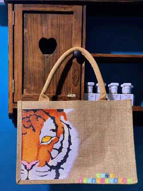 黄麻包包真的好提,容量大,还抗造,除了有点扎人.