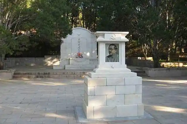 八宝山最大的墓足有三百平方米,你能猜出是谁的吗?