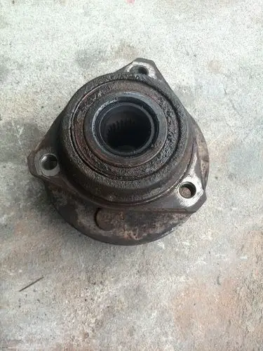 今天继续拆右边轴头 发现轴头发卡 有异响 顺便也换了早已起锈的半轴