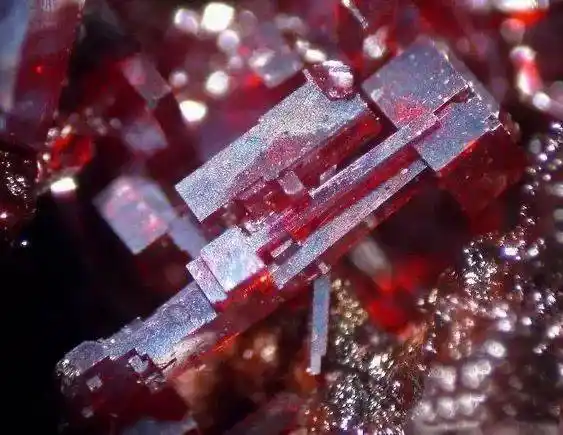 它们是矿物界的罂粟花,这些有 "毒"的石头你知道吗?