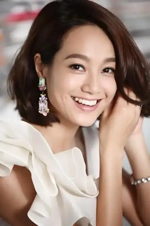 "闺蜜"骗走了她的全部家当.知名主持人朱丹近日在综艺节目《爱 - 抖音