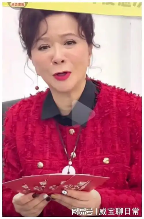 蔡明近照曝光脸太光洁饱满不自然网友俺奶奶看着比她舒服