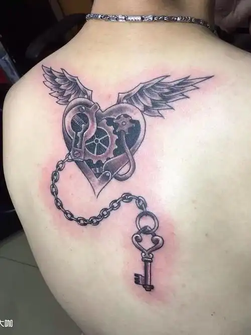 翅膀锁_纹身图案手稿图片_小艾的纹身作品集