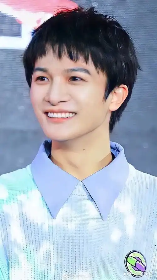 我刚看周深微博点赞好多他啥时候这么火了