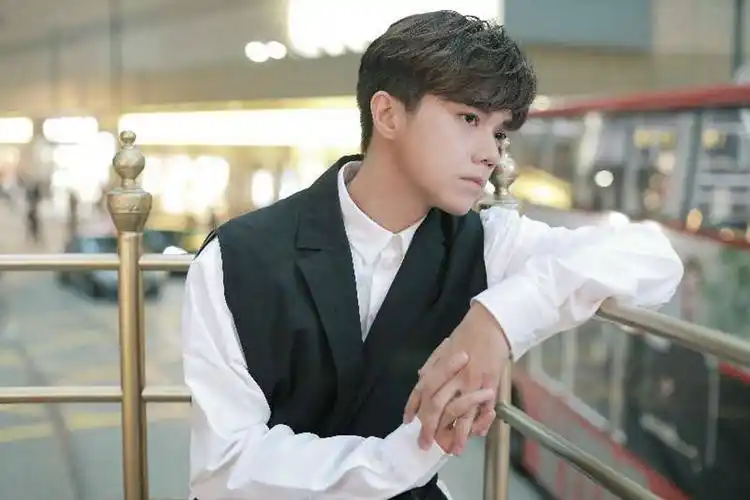 港者时光机you张敬轩