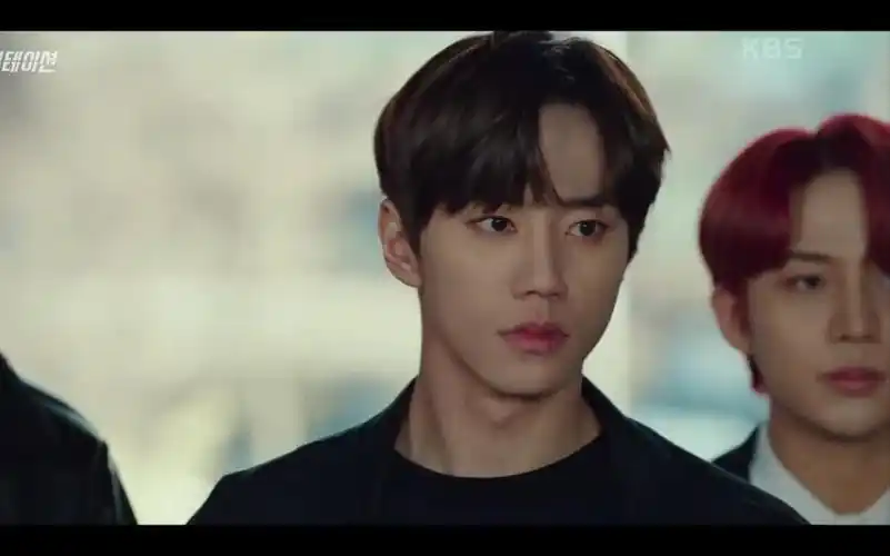 多年之后重遇,男主只为了看多女主一眼,就出车祸了