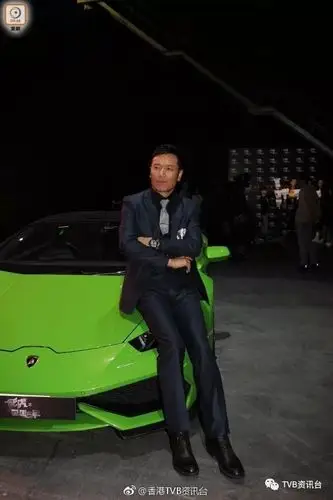 记者会,问到饰演秘密行动组总指挥的苗侨伟在剧中会否秀肌肉?